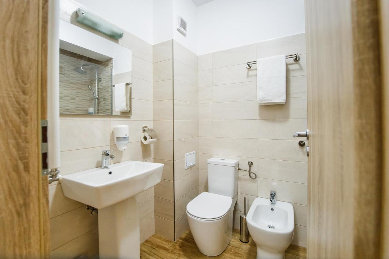 Sunny View 2 Bedroom Central Apartment Oradea Eksteriør bilde