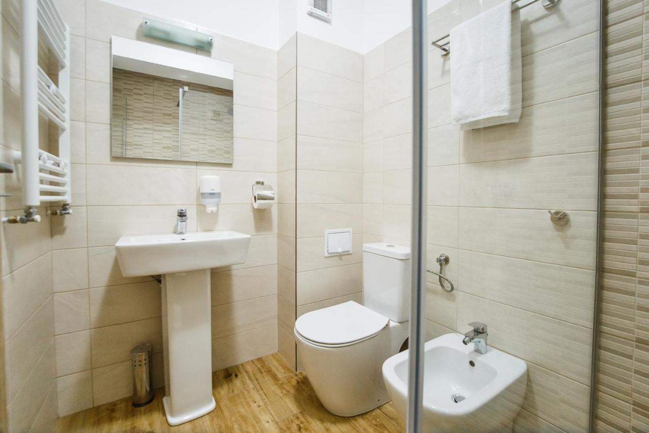 Sunny View 2 Bedroom Central Apartment Oradea Eksteriør bilde
