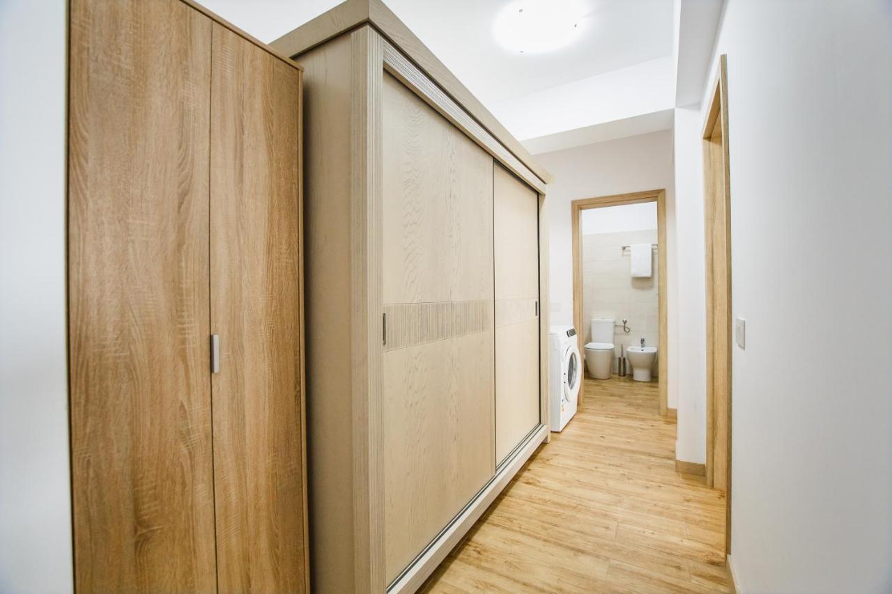 Sunny View 2 Bedroom Central Apartment Oradea Eksteriør bilde