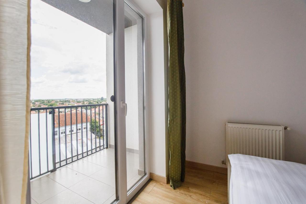 Sunny View 2 Bedroom Central Apartment Oradea Eksteriør bilde