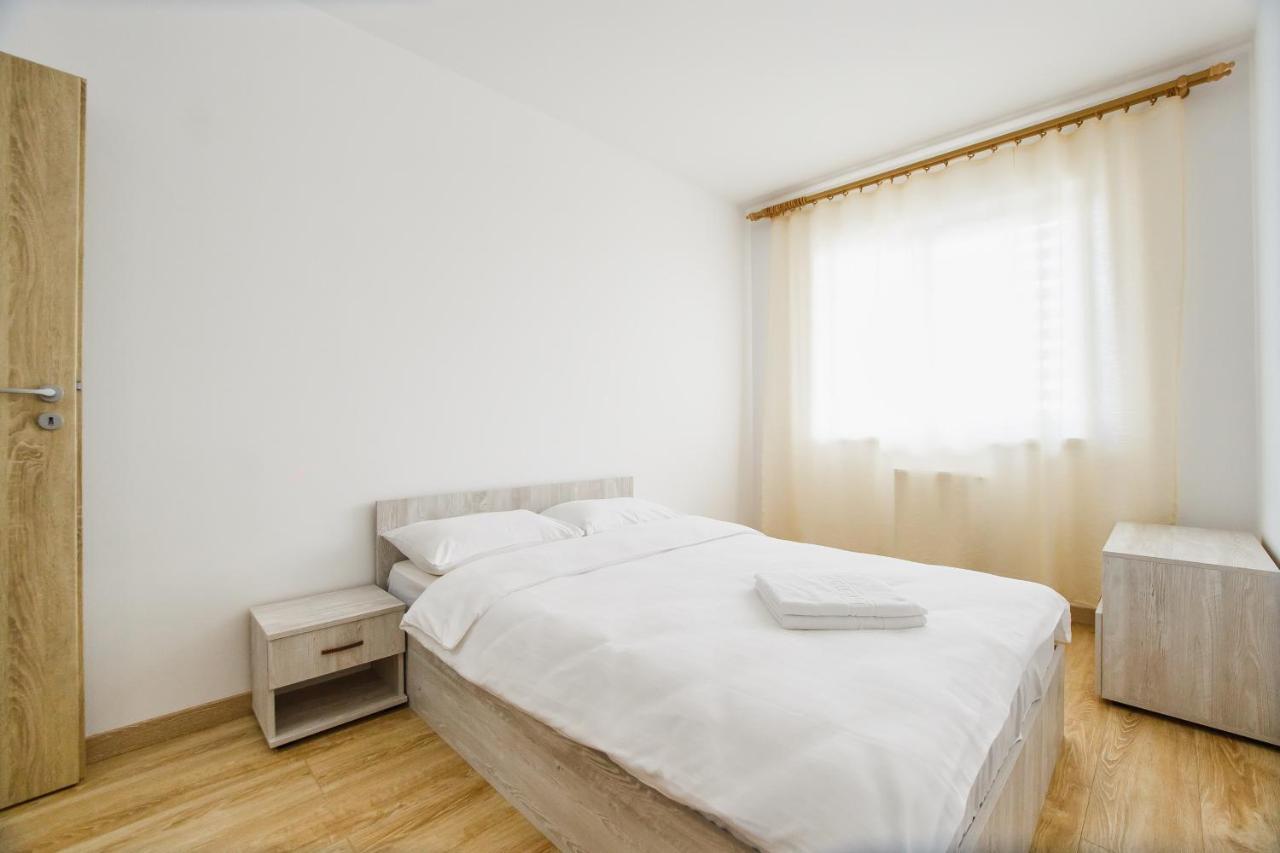 Sunny View 2 Bedroom Central Apartment Oradea Eksteriør bilde