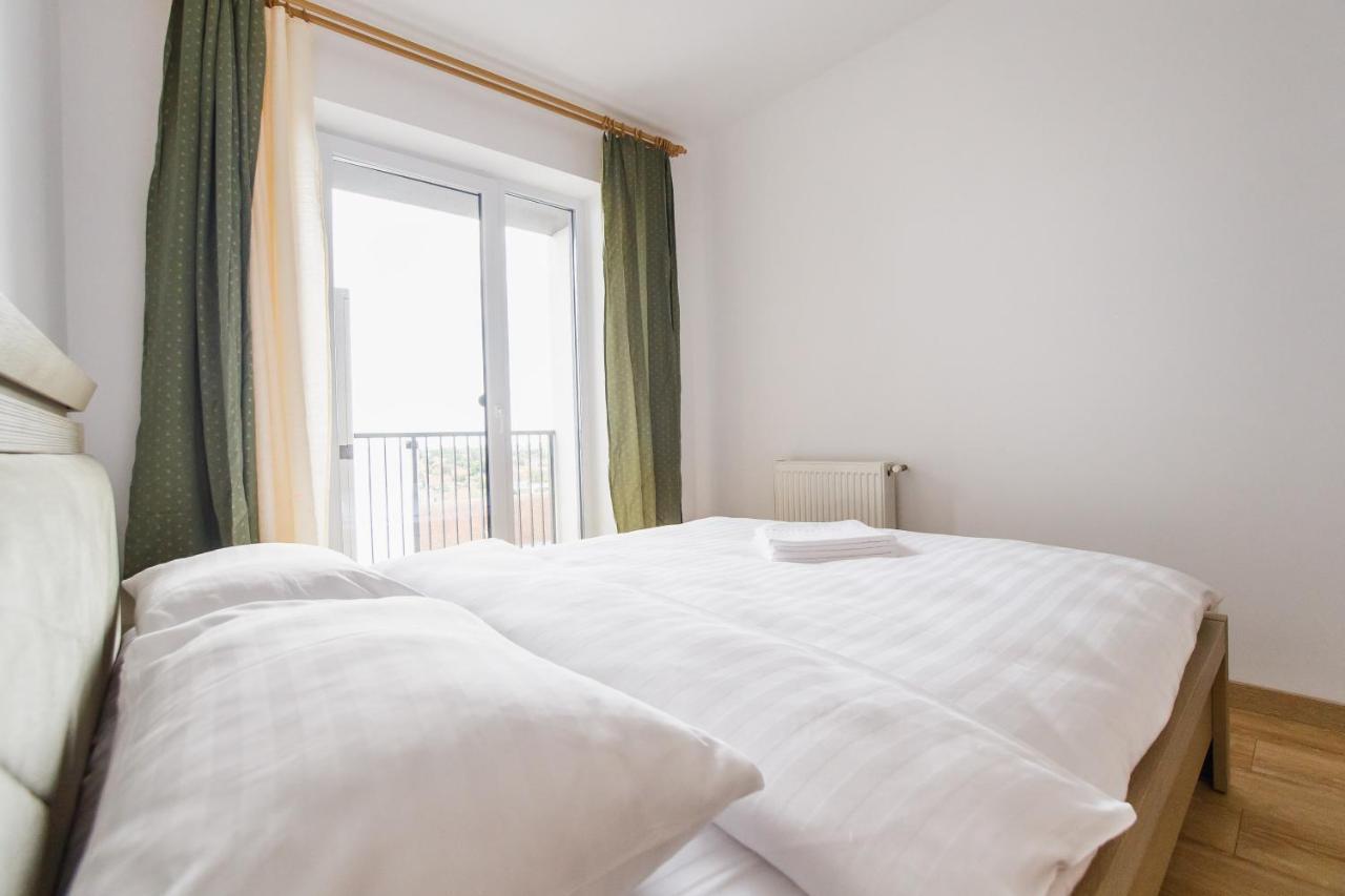 Sunny View 2 Bedroom Central Apartment Oradea Eksteriør bilde