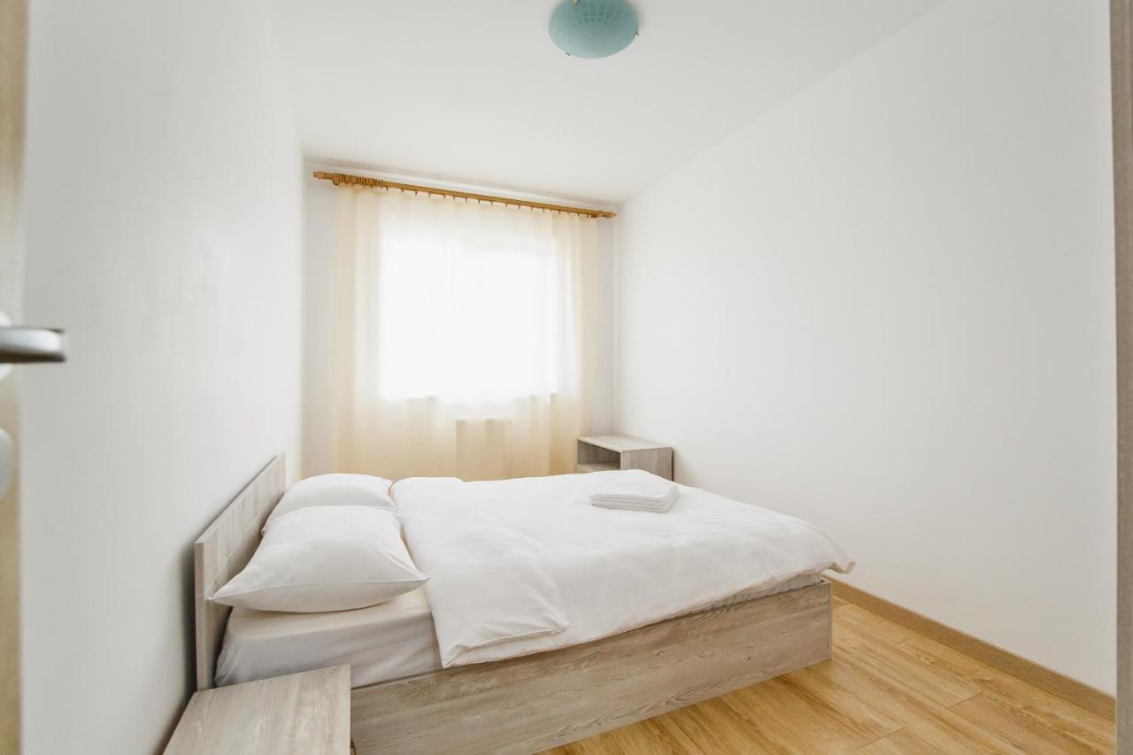 Sunny View 2 Bedroom Central Apartment Oradea Eksteriør bilde