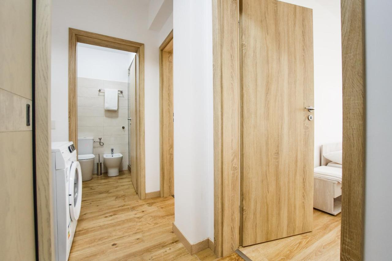 Sunny View 2 Bedroom Central Apartment Oradea Eksteriør bilde