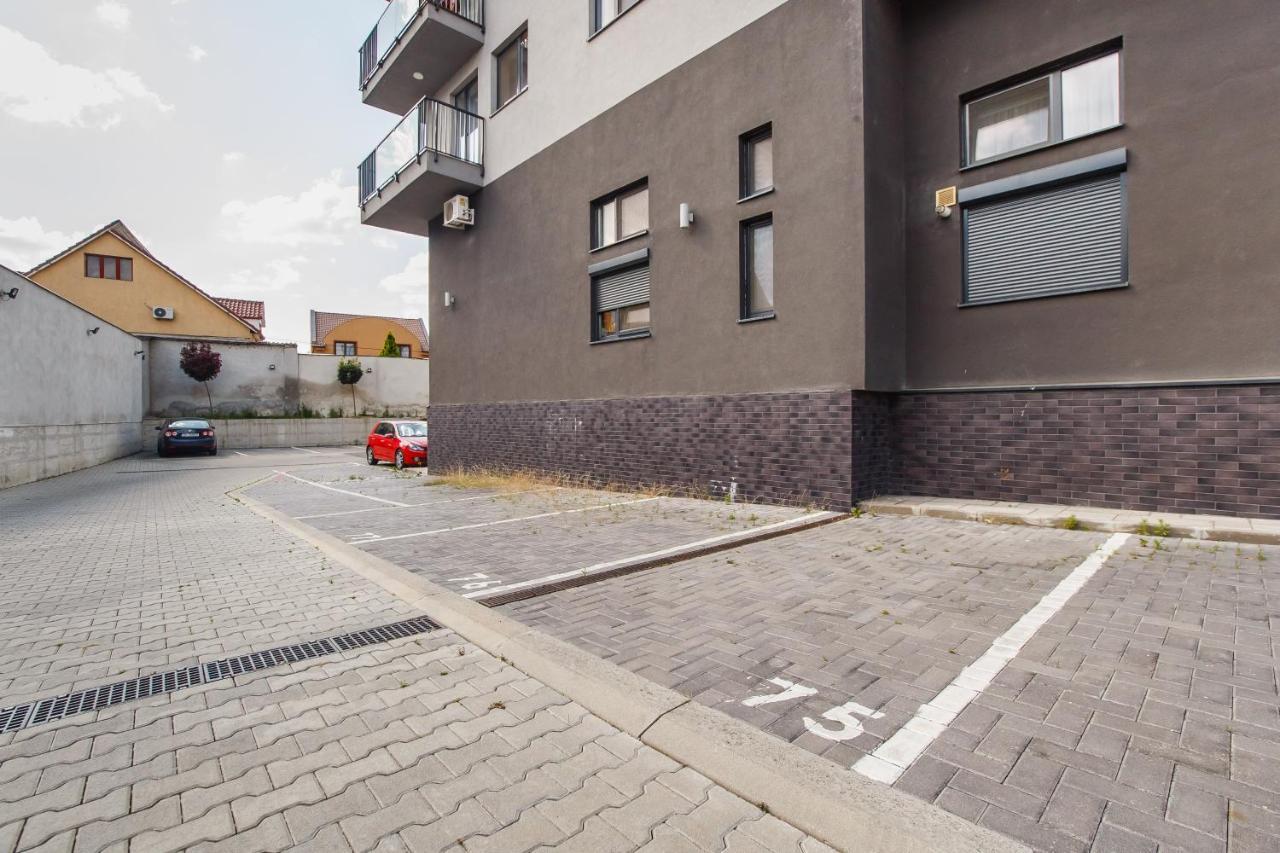 Sunny View 2 Bedroom Central Apartment Oradea Eksteriør bilde